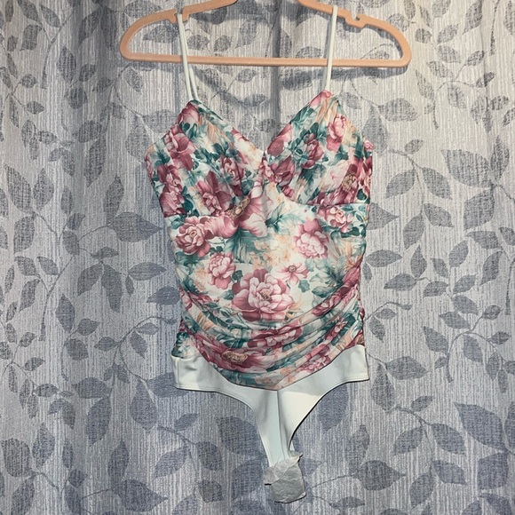 NWT Express Floral 🌸 Bodysuit - Picture 2 of 6